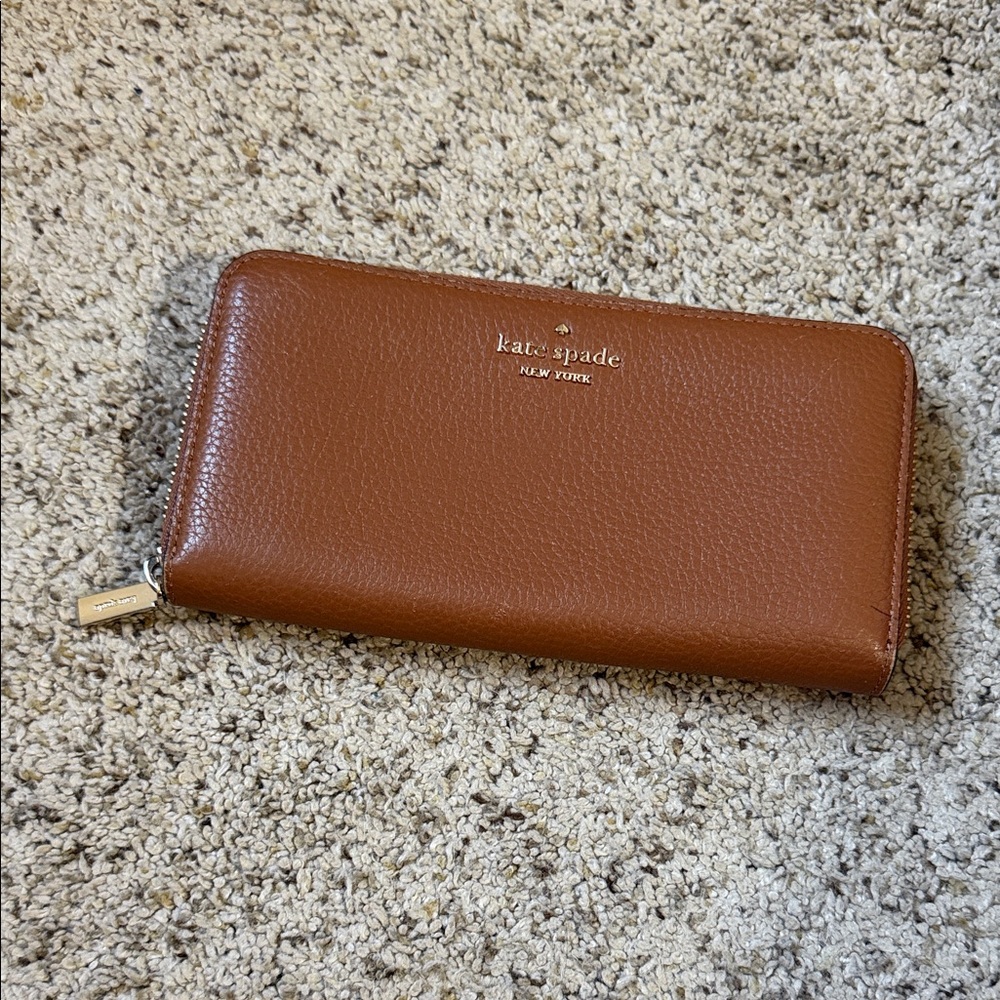 kate spade brown pebbled leather zip wallet with gold logo